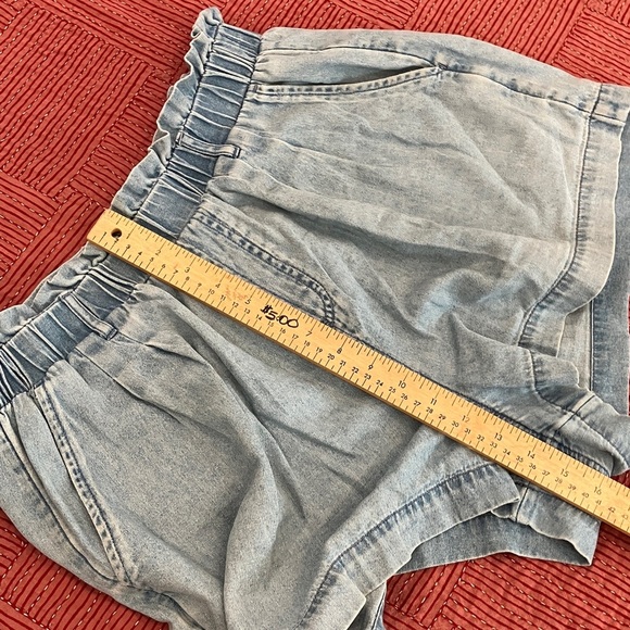 American Eagle Outfitters women’s large faded jeans Light Blue denim shorts - Picture 7 of 12